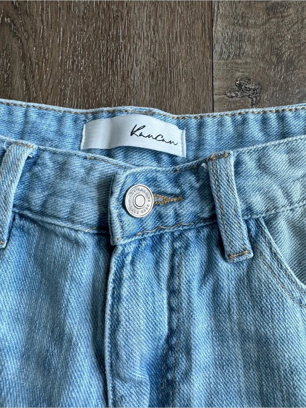 KanCan Light Wash Distressed Denim Shorts Women’s Size 9/28